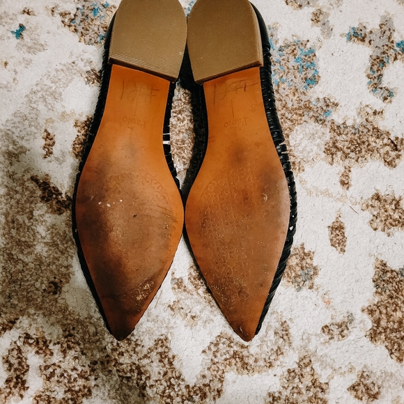 Linea Paola Black Cut out Black Flats size 8.5 - Picture 3 of 3